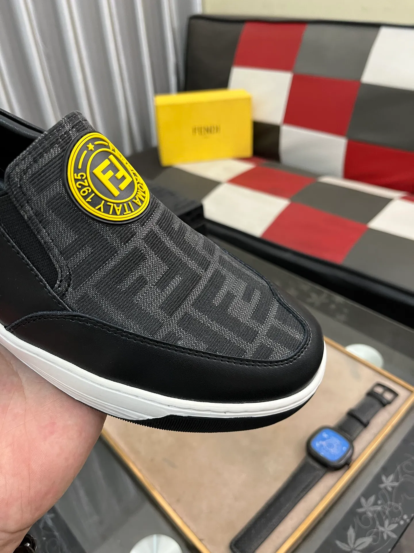 Men's Men's Shoes💰420⌚️⌚️[Fendi] Fendi's latest casual shoes for men! Available at counters simultaneously! Made entirely of imported top-grain calfskin, the interior is made of top-grain water-dyed cowhide, and the original factory-supplied rubber outsole. Leading new fashion concepts. Matching code: 38-442️⃣Colors available